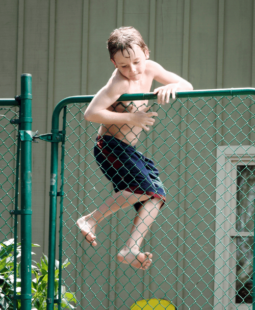 Sécurité en matière de clôture de piscine au Québec